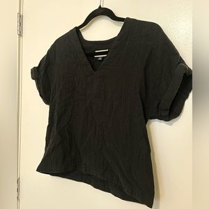 Universal Thread, Women’s Black V-neck top, Size XS
